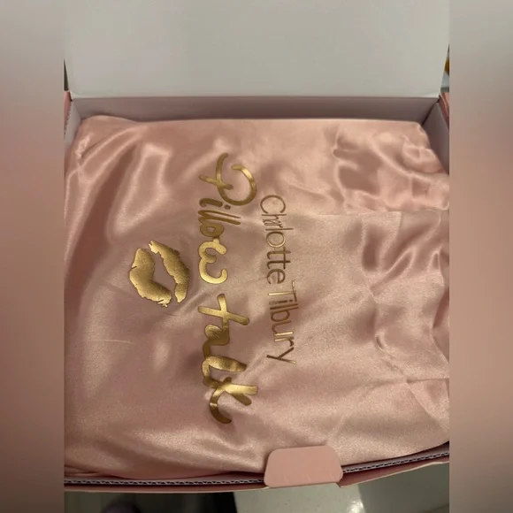 PILLOW TALK DREAMS COME TRUE
LIMITED EDITION MAKEUP KIT - Picture 6 of 9